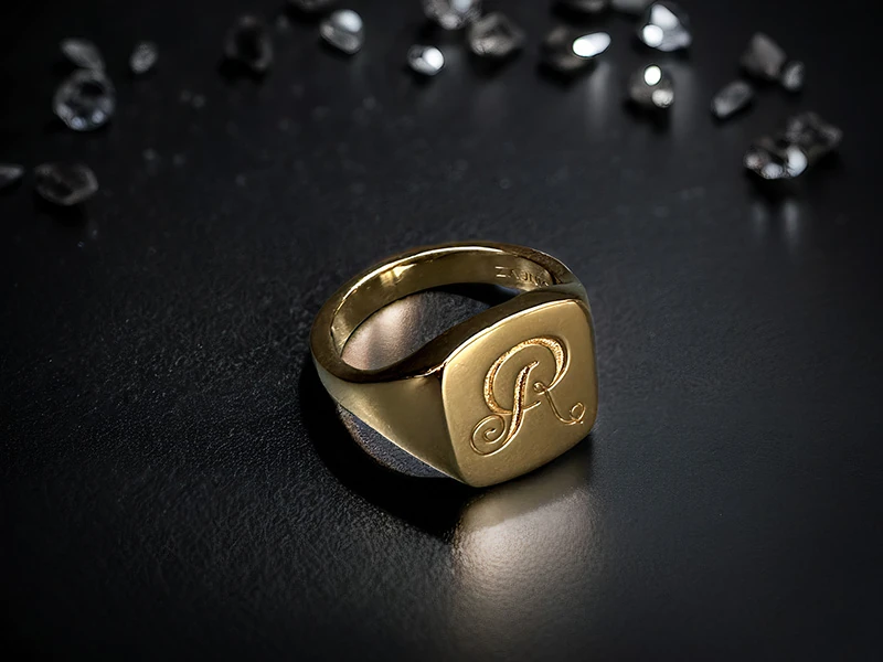 Bague chevalière gravée sur mesure